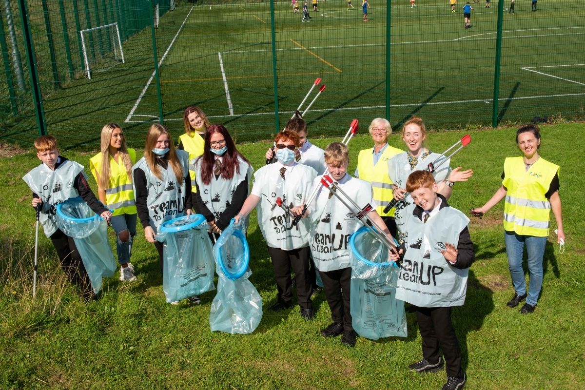 Renfrewshire litter pick volunteers hit 1000 plus