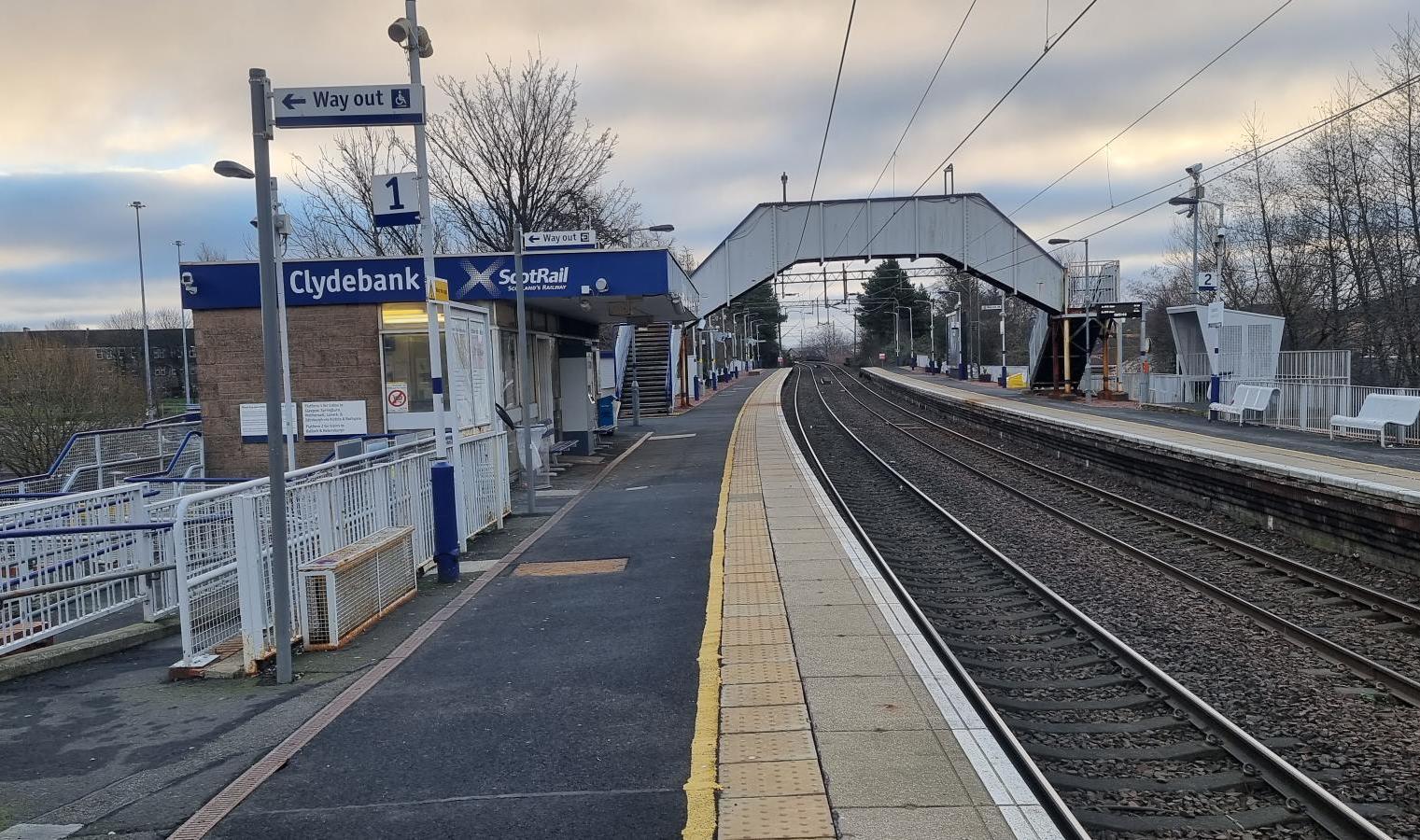 Clydebank rail station: Emergency council meeting to condemn plans to shut ticket office